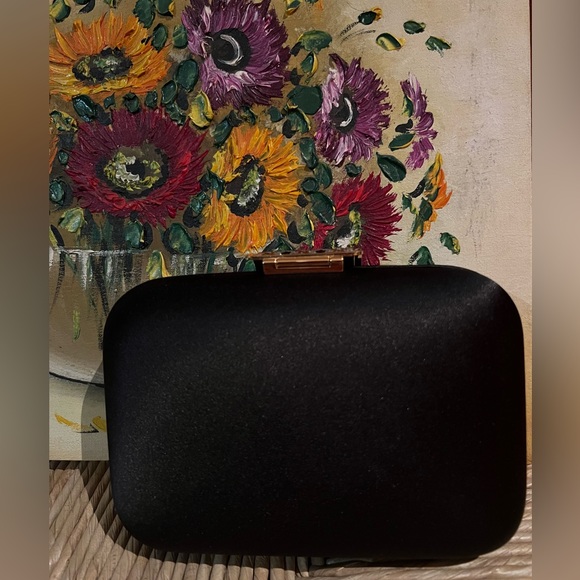 πSOLDπ EVENING BAG π HOST PICK π - Picture 12 of 13